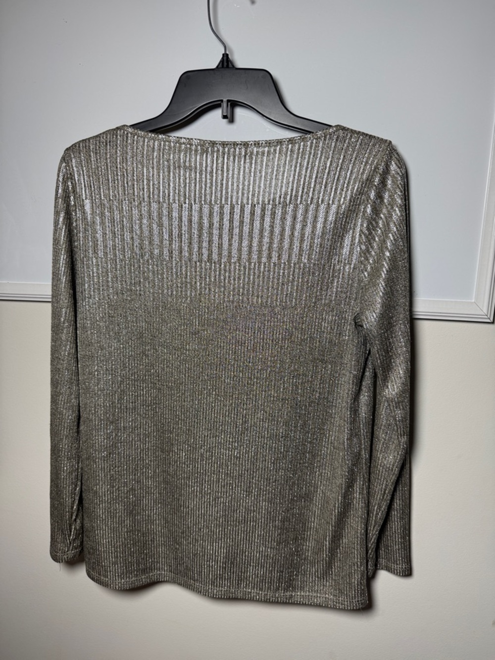 Kim & Cami Silver Ribbed Metallic Long-Sleeve Tee - Picture 4 of 4